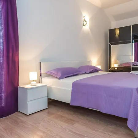 9 Bedroom In Tribunj *