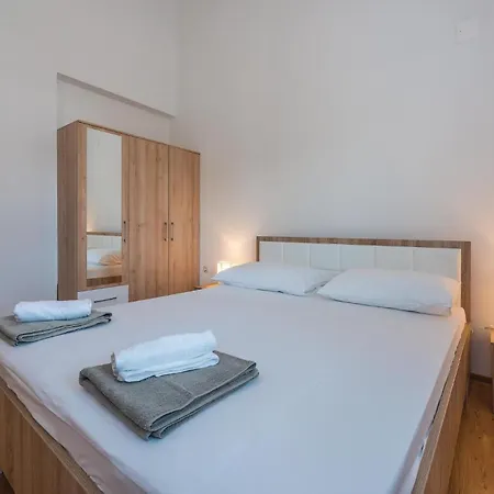 9 Bedroom In Tribunj Holiday home Tribunj (Sibenik-Knin)