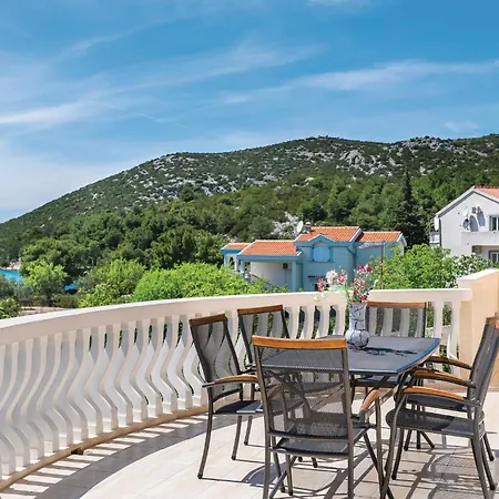 9 Bedroom In Tribunj Holiday home *