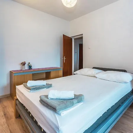 9 Bedroom In Tribunj