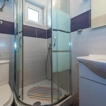 Σπίτι διακοπών 9 Bedroom In Tribunj