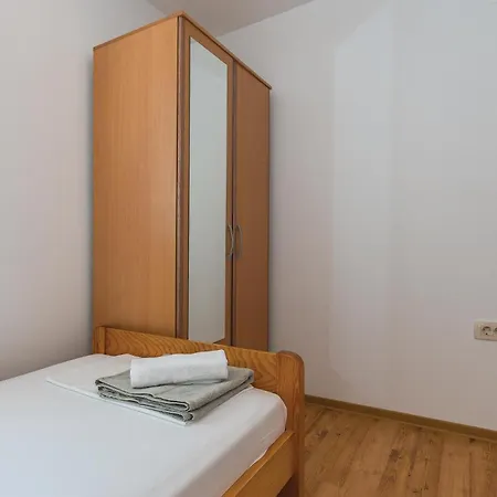 9 Bedroom In Tribunj Holiday home *