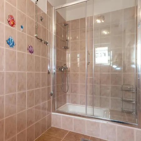 Σπίτι διακοπών 9 Bedroom In Tribunj Tribalj