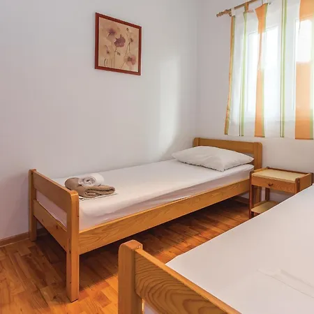 Σπίτι διακοπών 9 Bedroom In Tribunj Tribalj