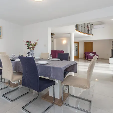 9 Bedroom In Tribunj Tribunj (Sibenik-Knin)