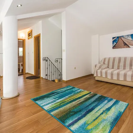 9 Bedroom In Tribunj Holiday home Tribunj (Sibenik-Knin)