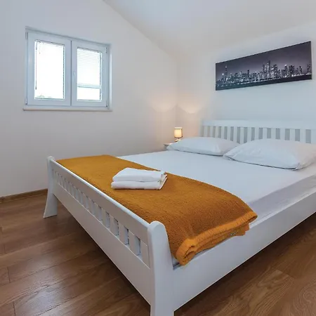 9 Bedroom In Tribunj *