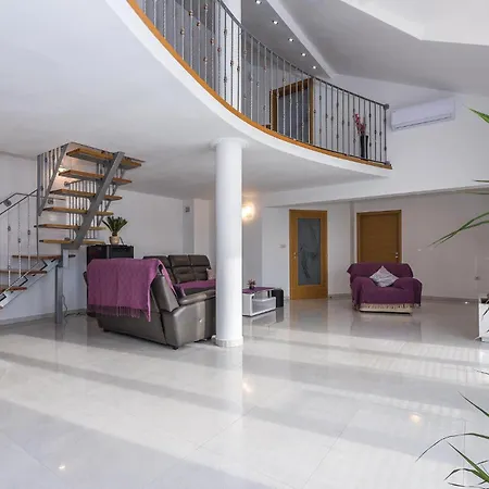 9 Bedroom In Tribunj * Tribunj (Sibenik-Knin)
