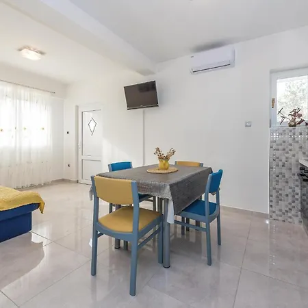 Holiday home 9 Bedroom In Tribunj Tribunj (Sibenik-Knin)