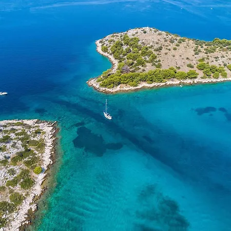 Σπίτι διακοπών 9 Bedroom In Tribunj