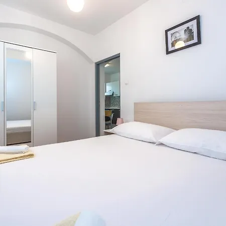 9 Bedroom In Tribunj Σπίτι διακοπών *