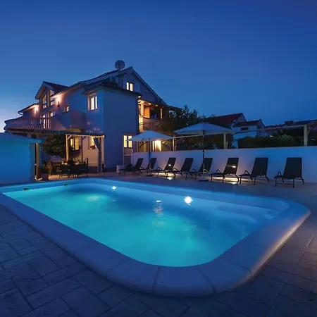 9 Bedroom In Tribunj