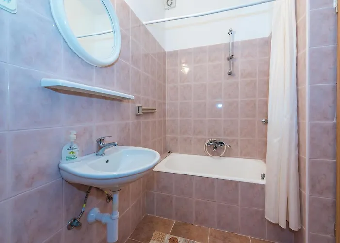 9 Bedroom In Tribunj *