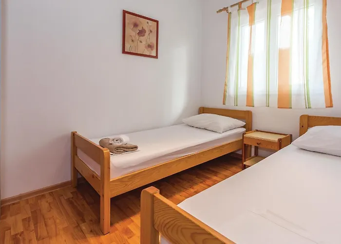 בית נופש 9 Bedroom In Tribunj Tribalj