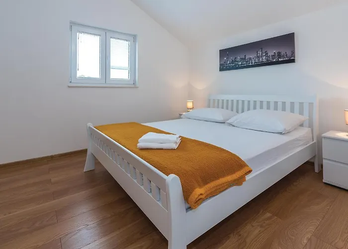 9 Bedroom In Tribunj *