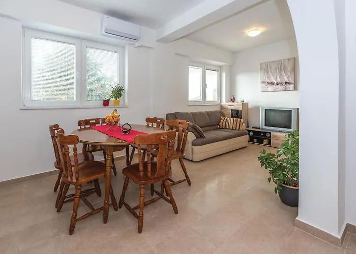בית נופש 9 Bedroom In Tribunj