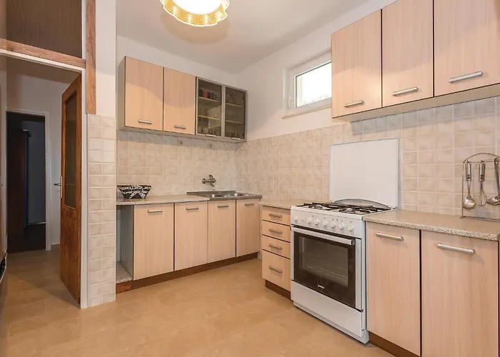 בית נופש 9 Bedroom In Tribunj *