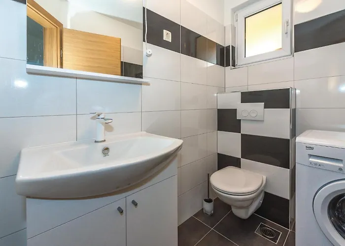 9 Bedroom In Tribunj בית נופש Tribalj