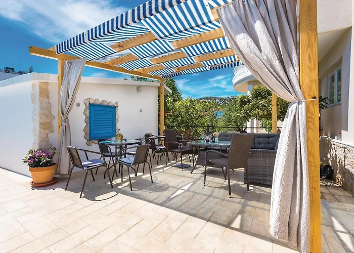 בית נופש 9 Bedroom In Tribunj